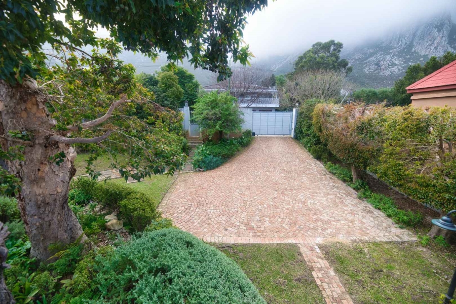 7 Bedroom Property for Sale in Voelklip Western Cape